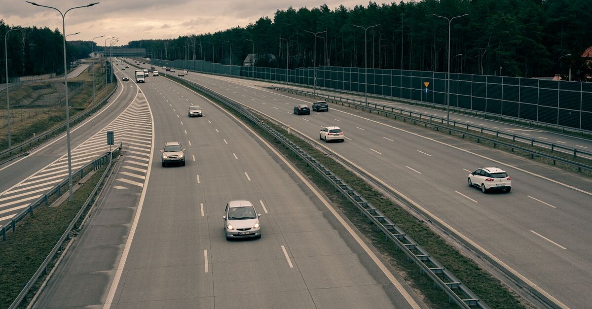 aluminium-noise-barriers-in-selangor-benefits-installation-regulations-image-1 Aluminium Noise Barriers in Selangor: Benefits, Installation & Regulations Best of Malaysia kamcoaluminium.com 